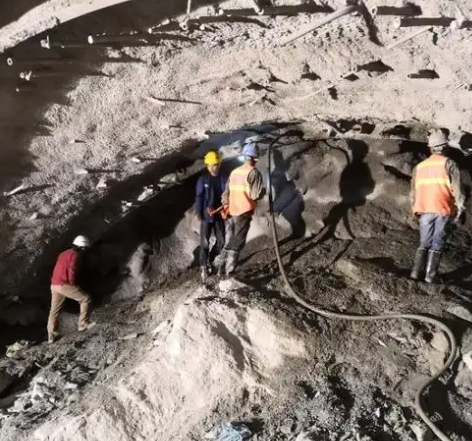 景洪拱顶带模注浆料的施工流程及注意事项